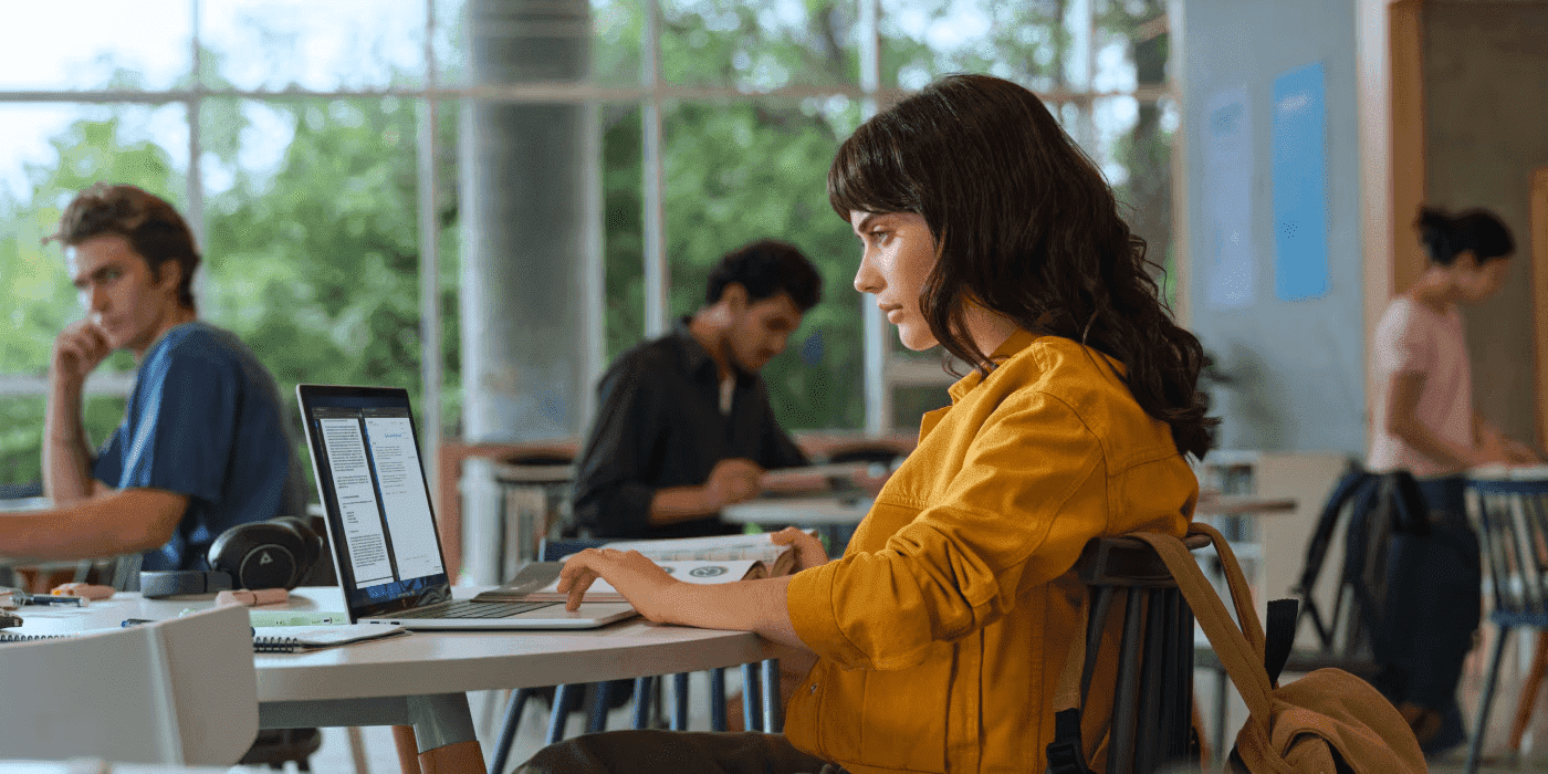 Woman working in a HP OmniBook